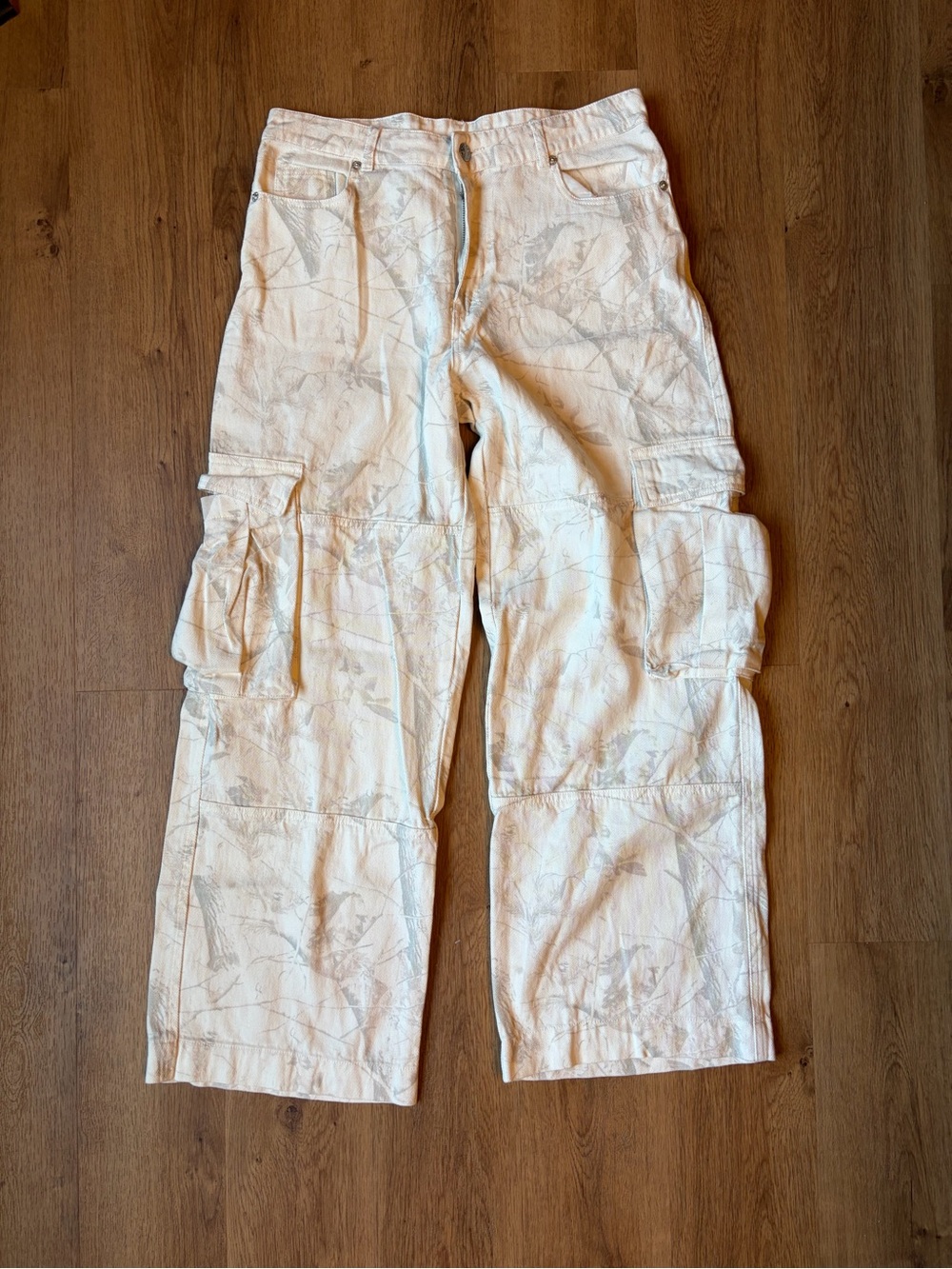 Altar’d State Women’s Medium White Camo Cargo Pants Wide Leg Utility Y2K medium
